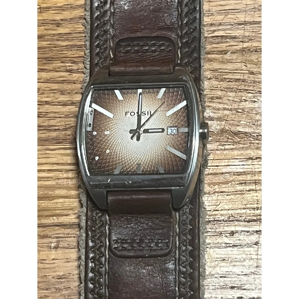 Fossil Mens Cuff Watch Brown Sunburst Dial‎ Leather Band Date Window JR-9121